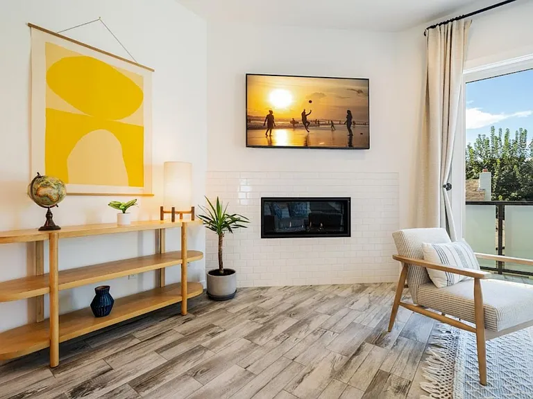 823 Orondo Ave #C — Photo 8