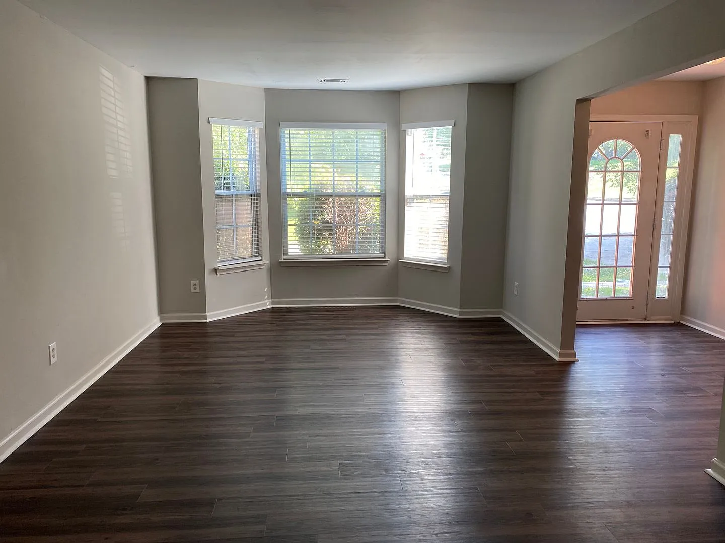 Spacious 4 Bed/2.5 Bath in Great Swim/Tennis Community! — Photo 4