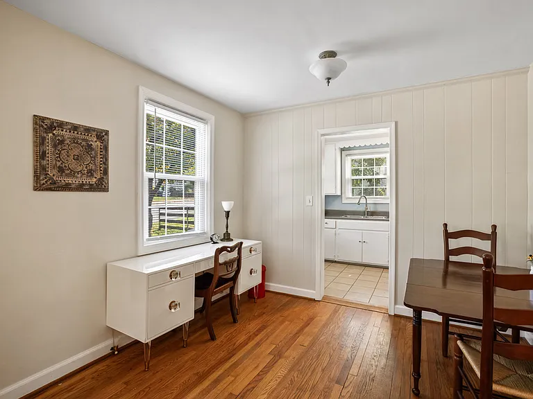 1322 Chesapeake St — Photo 6