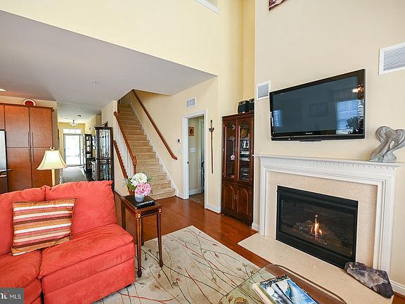 4th image of 1097 Balfour Cir