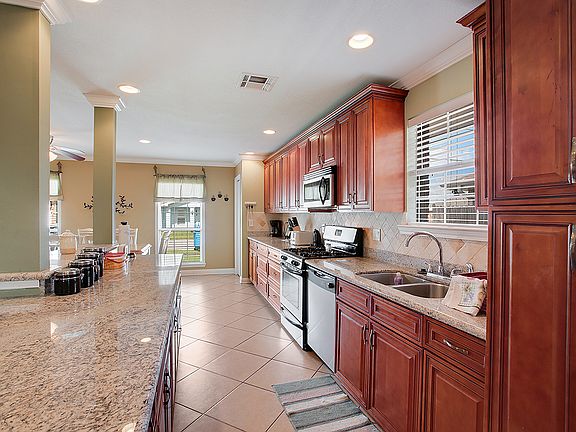 4th image of 3621 Lena Dr