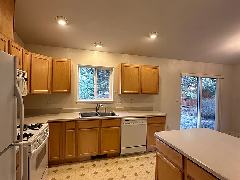 266 SW Summer Lake Dr — Photo 6