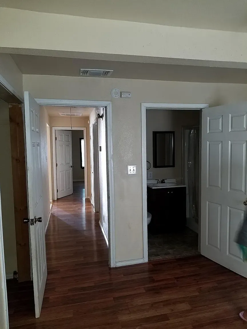2 bed, 1010 sqft, $1,300 — Photo 1