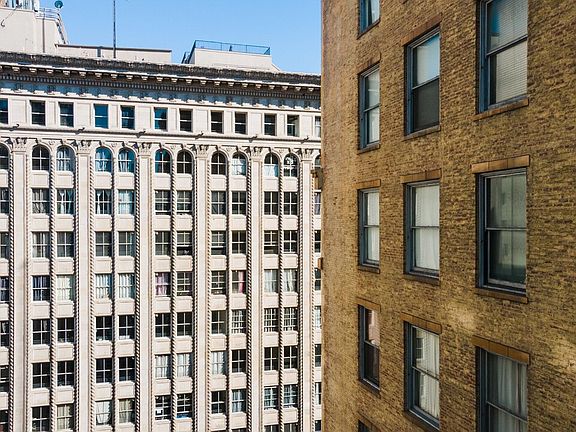 5th image of 215 W 7th St APT 1112