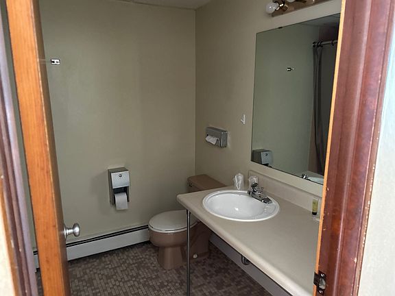 2nd image of 2049 Ashmun St #U28