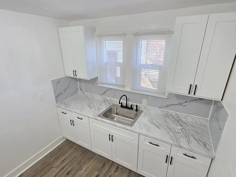 15757 Strathmoor St — Photo 8