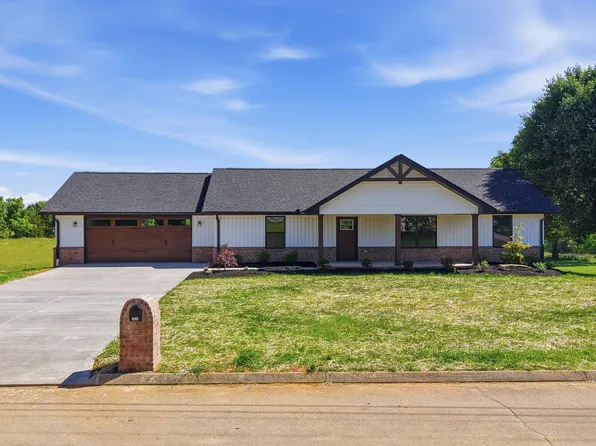 1620 Boardwalk Cir, Morristown, TN 37814