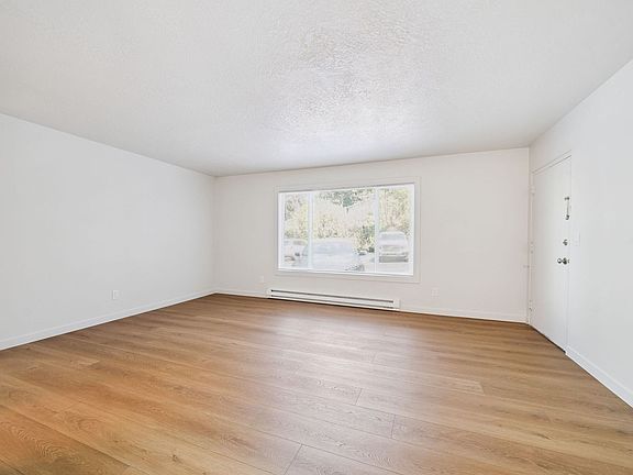 4th image of 2702 SE Alder St #2702