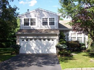201 Fairfield Dr E, Holbrook, NY 11741