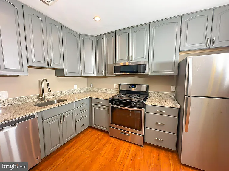 6 Monroe St #301 — Photo 5
