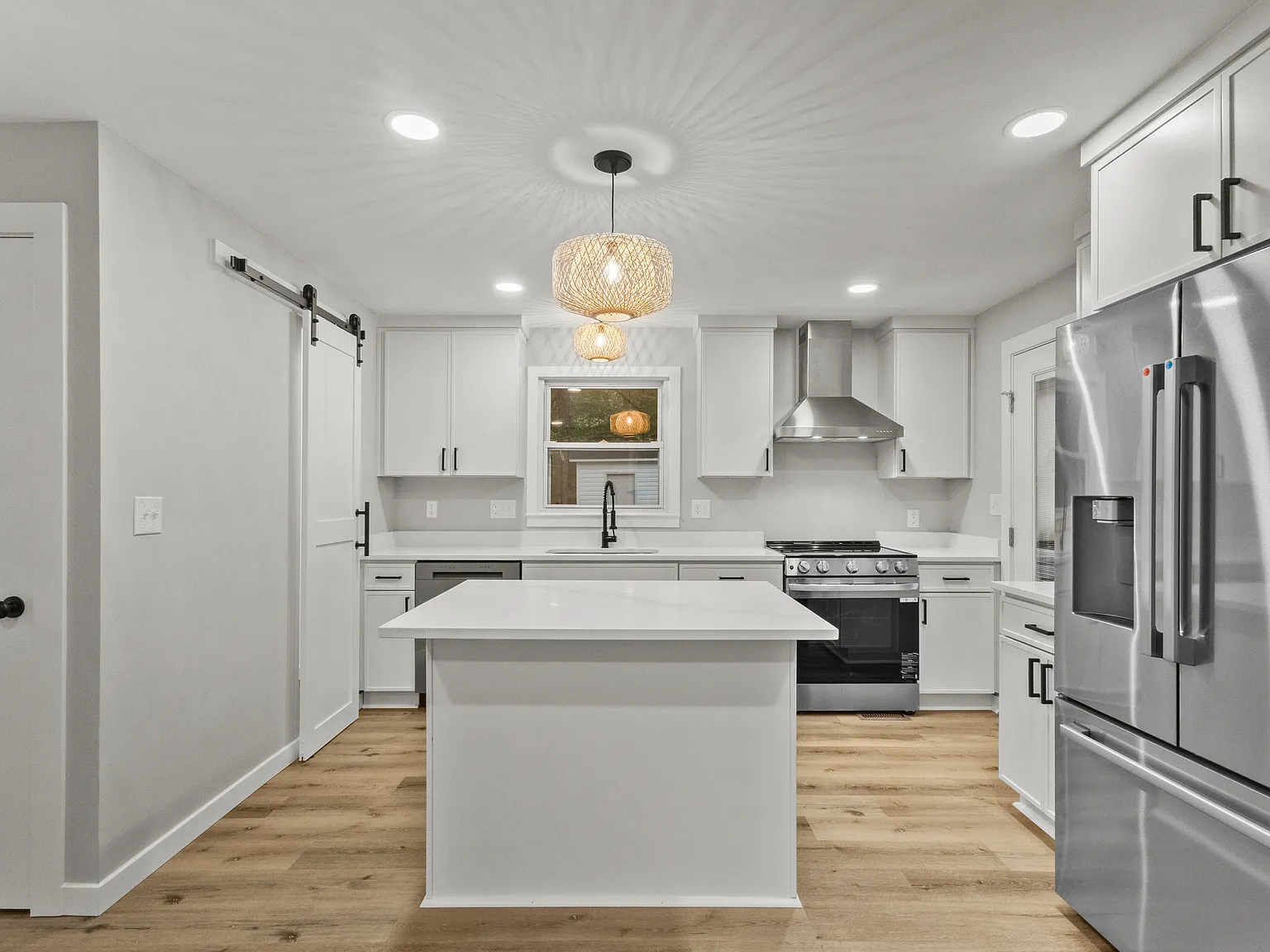 3 bed, 1067 sqft, $2,000 — Photo 4