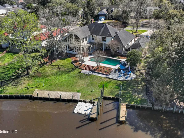 112 Bayou Cir, Gulfport, MS 39507