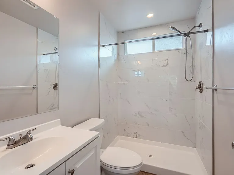Newer 3 Bedroom House & 2 Bedroom Granny Flat Close to SDSU — Photo 10