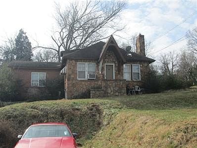 2nd image of 206 Higgins St