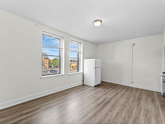 3rd image of 2779 N Milwaukee Ave #202