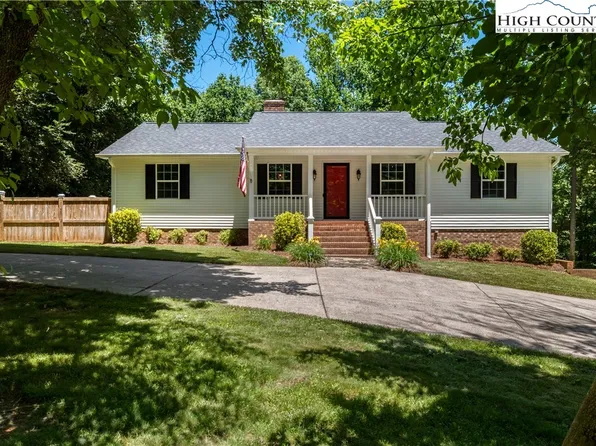 2721 Lori Lane, Yadkinville, NC 27055