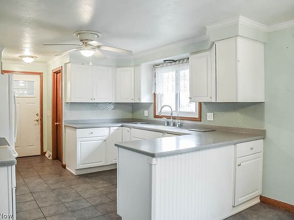 4th image of 3887 Oakridge Dr