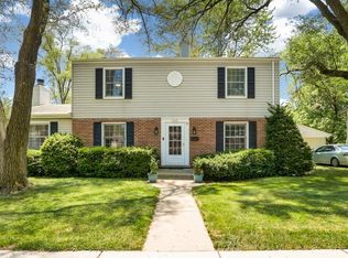 143 Bernard Dr, Buffalo Grove, IL 60089