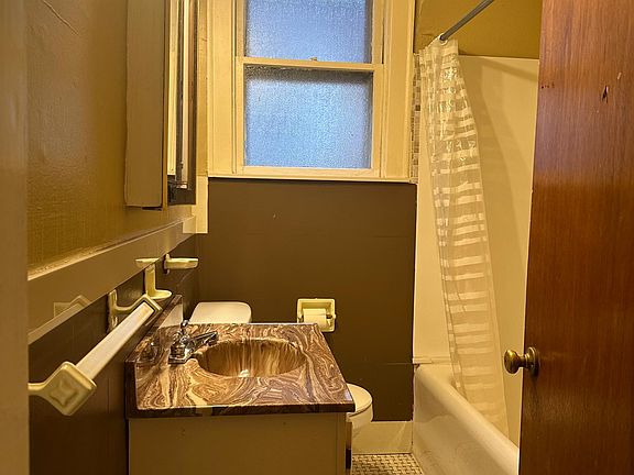 5th image of 4011 Fairview Ave Floor 1
