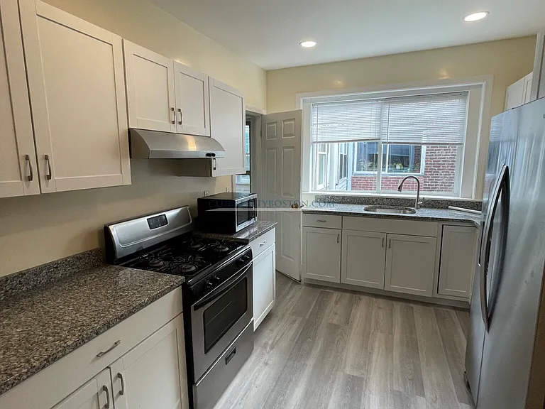 811 Washington St #3 — Photo 6