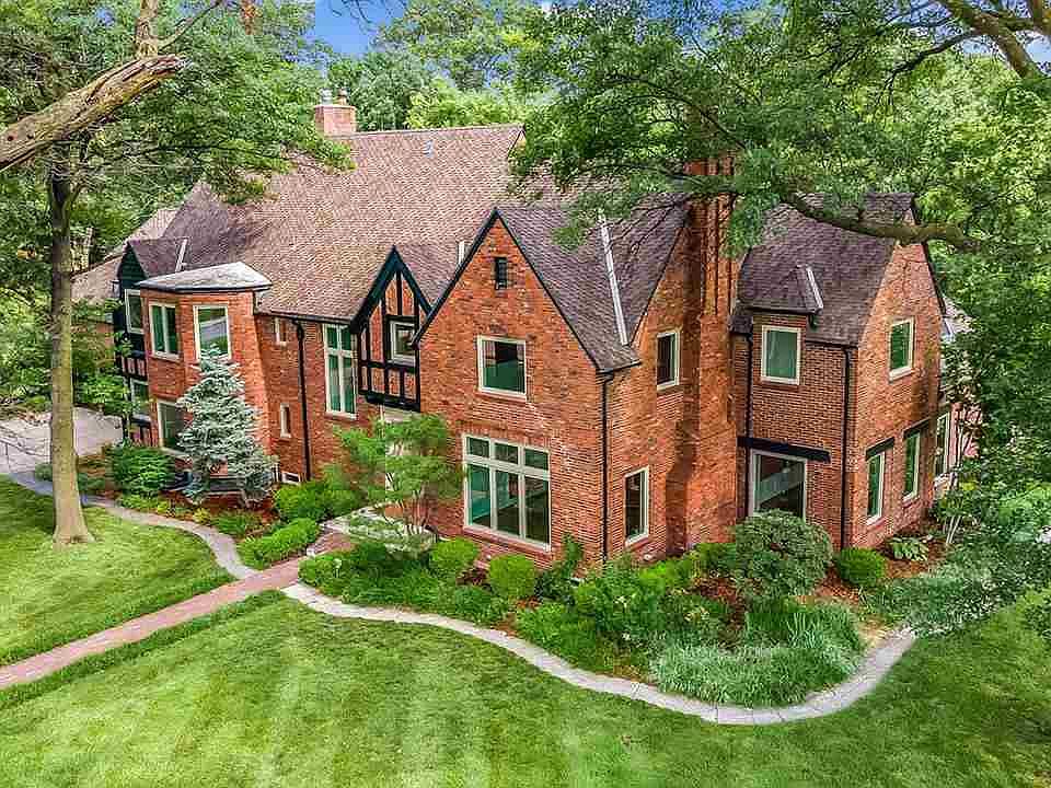 8 E Lynwood Blvd, Wichita, KS 67207 Zillow