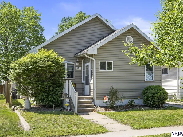 911 W Military Ave, Fremont, NE 68025