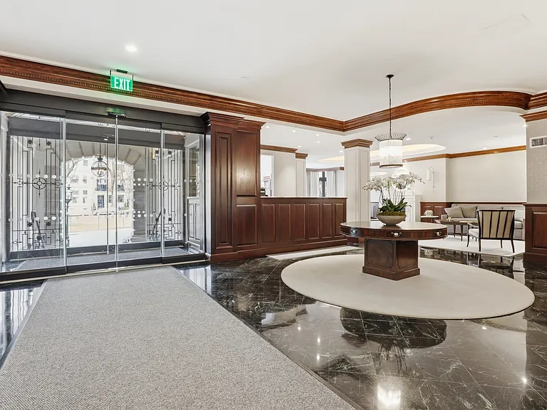 390 Commonwealth Ave — Photo 16