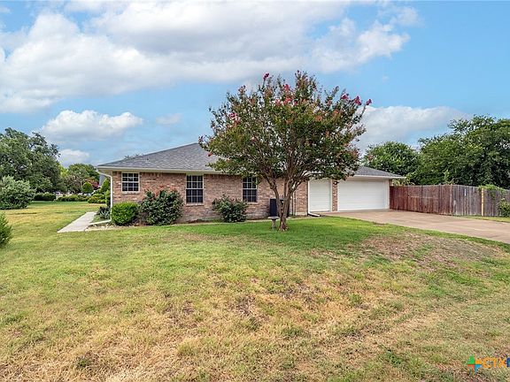3rd image of 801 Blaylock Cir