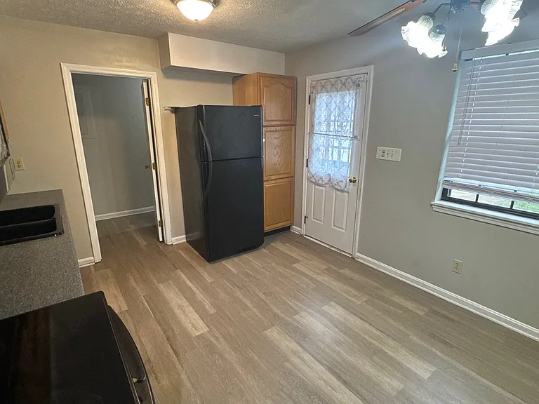 5807 Larkgrove Dr — Photo 8