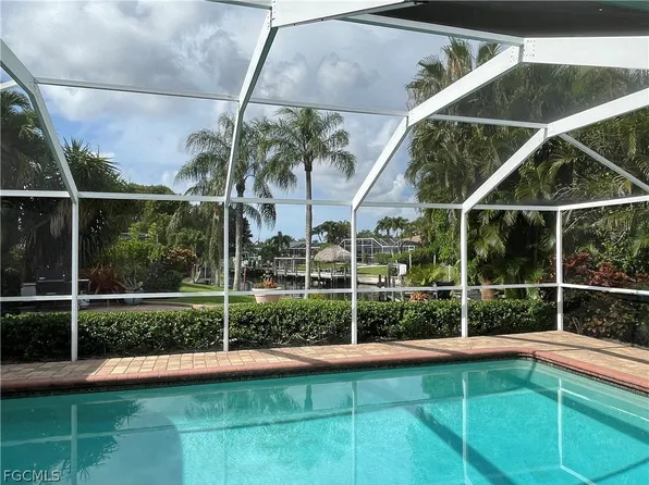 4047 Country Club Blvd, Cape Coral, FL 33904