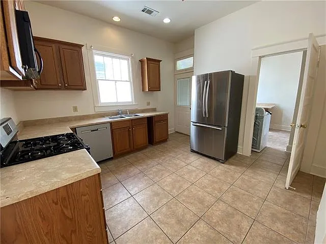 2 bed, 1.0 bath, 920 sqft, $1,700 — Photo 4