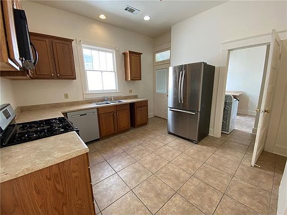 4th image of 2103 Fern St