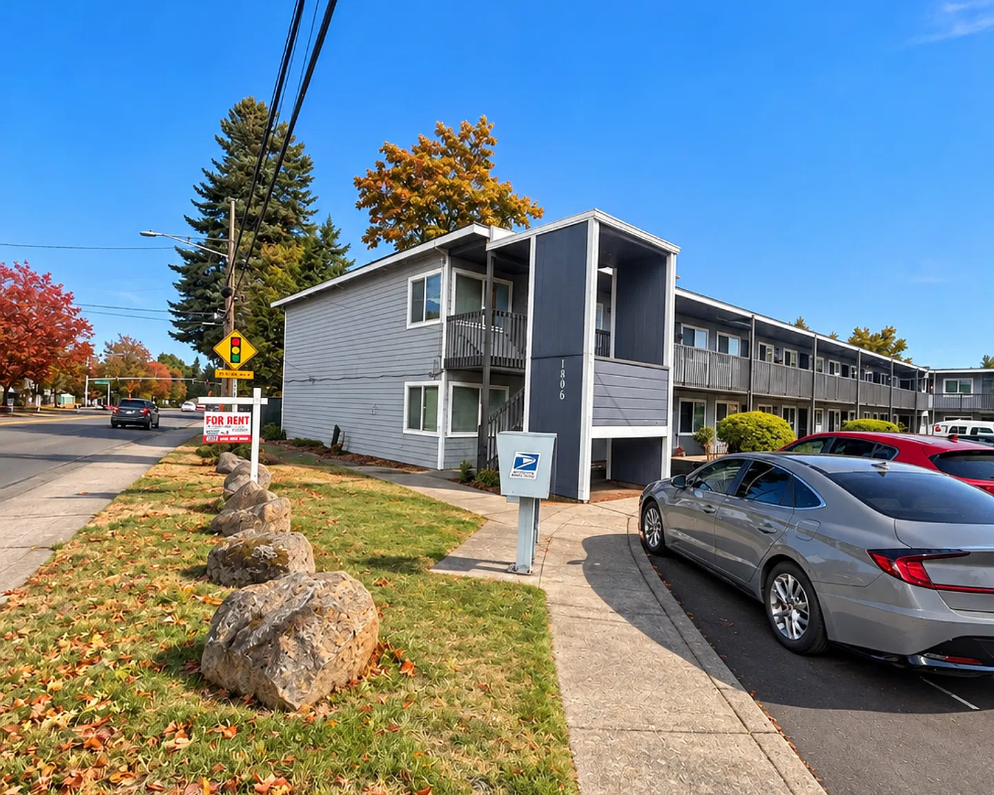Spacious Two Bedroom Upper Level At Fourth Plain Court Apartments — Photo 3