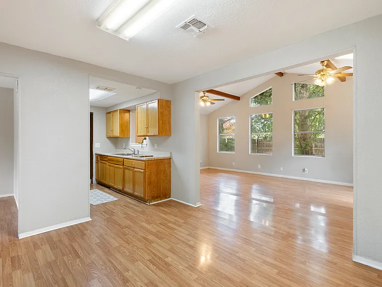 407 Cicero Dr — Photo 8