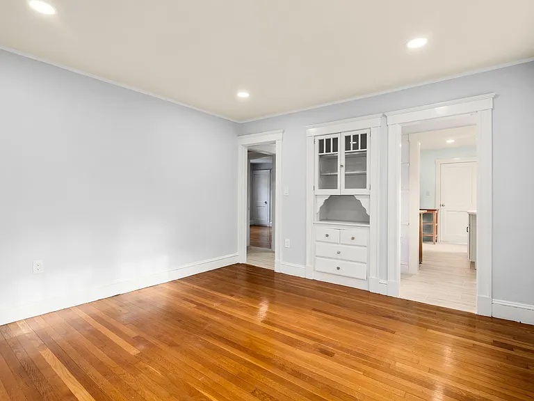 18 Acorn St — Photo 2