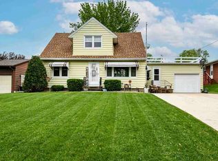 722 8th Ave SE, Dyersville, IA 52040