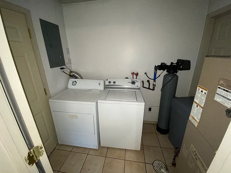 1313 Berg St #1311 — Photo 6