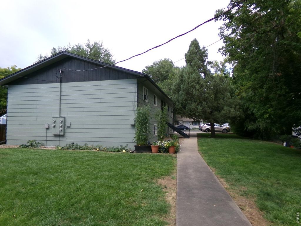 1052-1058 E 5th St
