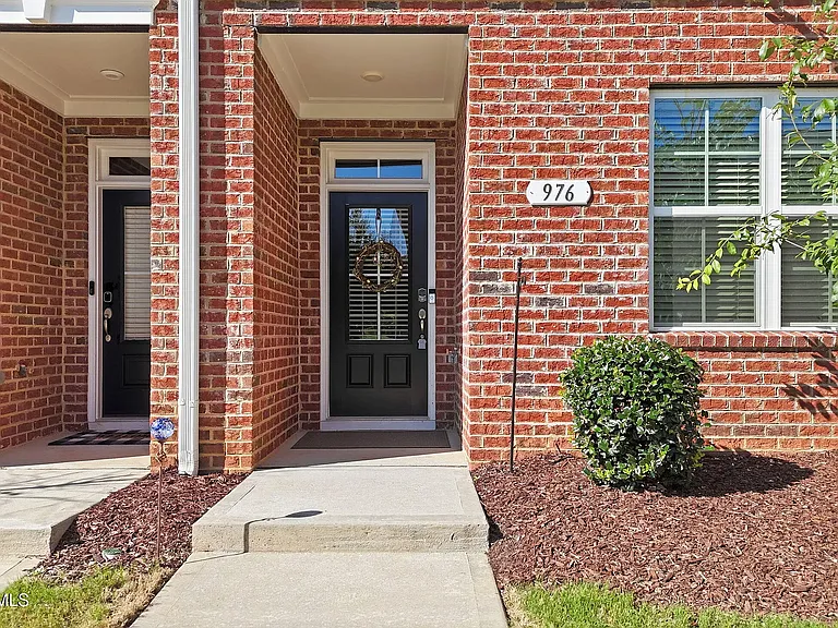 976 Gateway Commons Cir — Photo 9