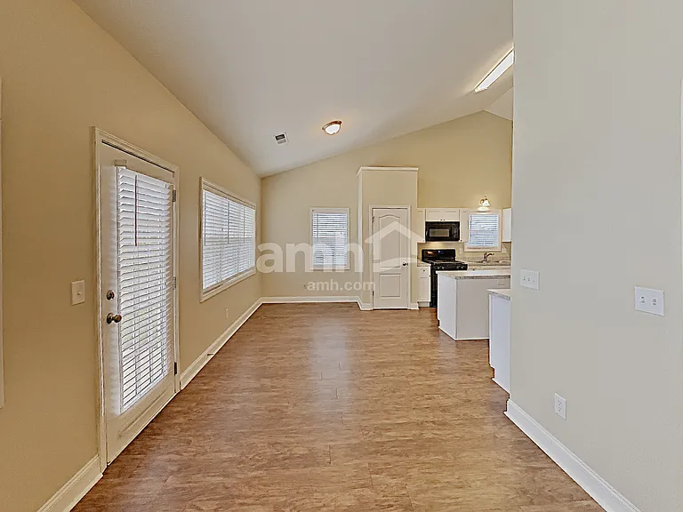 107 Oscar Ct — Photo 6