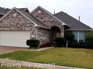 605 Crownpoint Ln, Arlington, TX 76002