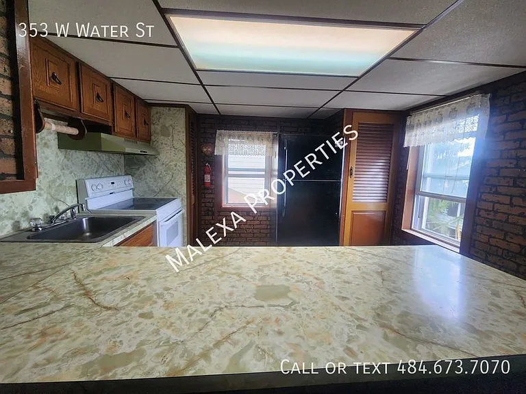 353 W Water St — Photo 8