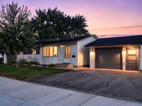 224 W 3rd St, Waconia, MN 55387