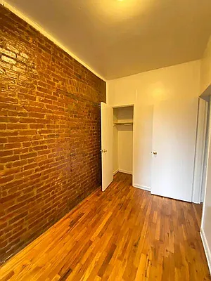 Rented by KNOCKKNOCK LLC | media 17