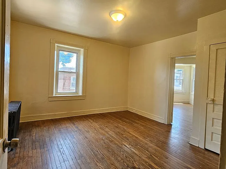 121 Laurel St — Photo 8