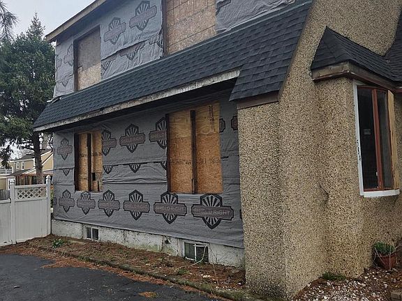 5th image of 584 Parkway Ave