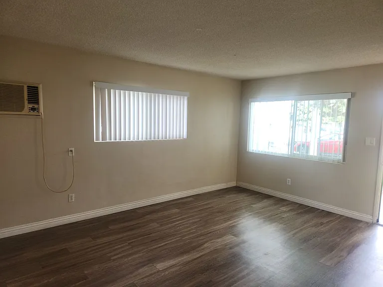 1131 E Lexington Ave — Photo 3