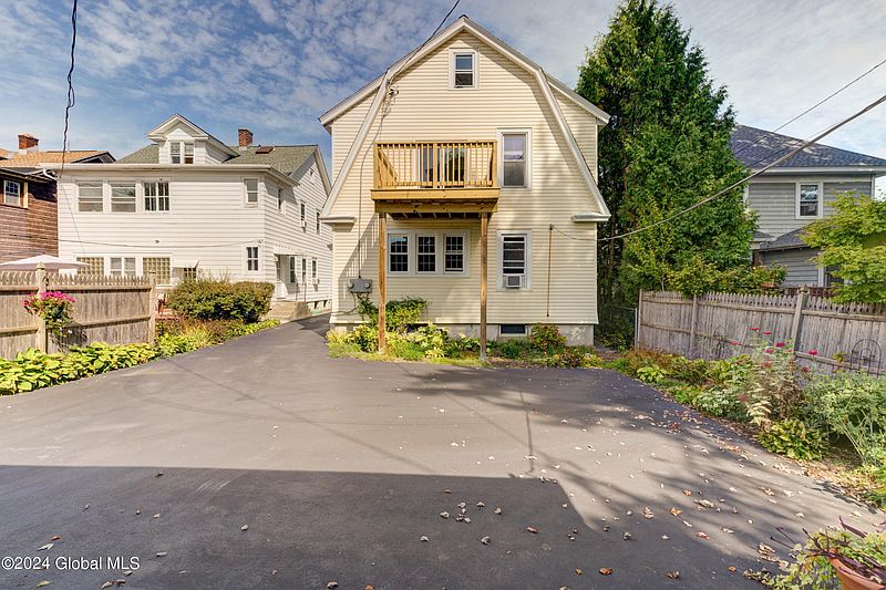 5th image of 390 New Scotland Avenue