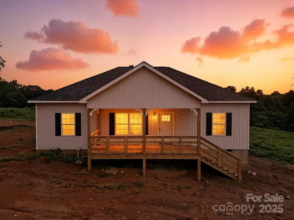 1427 Blackbird Dr, Clover, SC 29710
