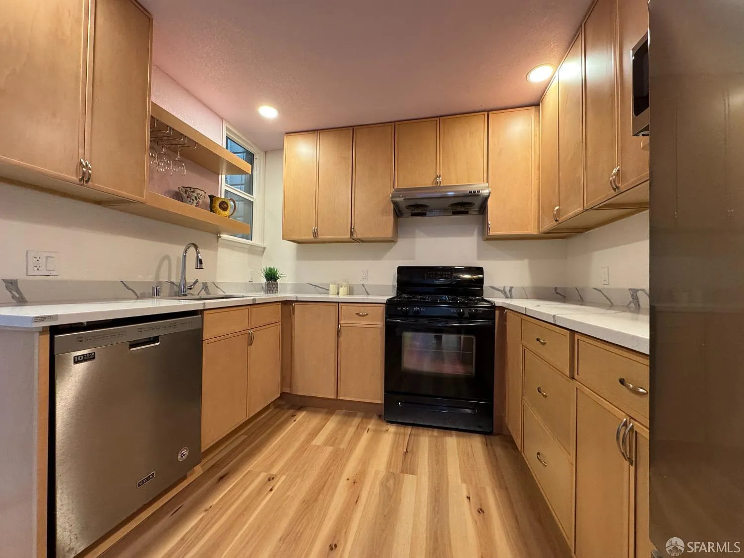 2719 Hyde St - Photo 3